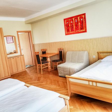 Familie Zuser Hotel Garni Mitterbach Ngoại thất bức ảnh